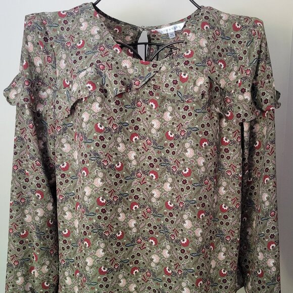 DownEast Tops - DOWNEAST floral light weight blouse that is x-large and sage green back-ground.